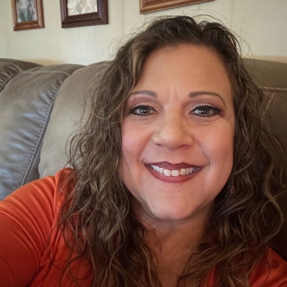 Meet your Posher, Denise - Picture 2 of 2